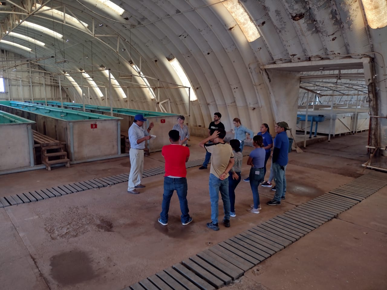 Fortalecen formación de estudiantes de acuacultura con recorridos en centros acuícolas